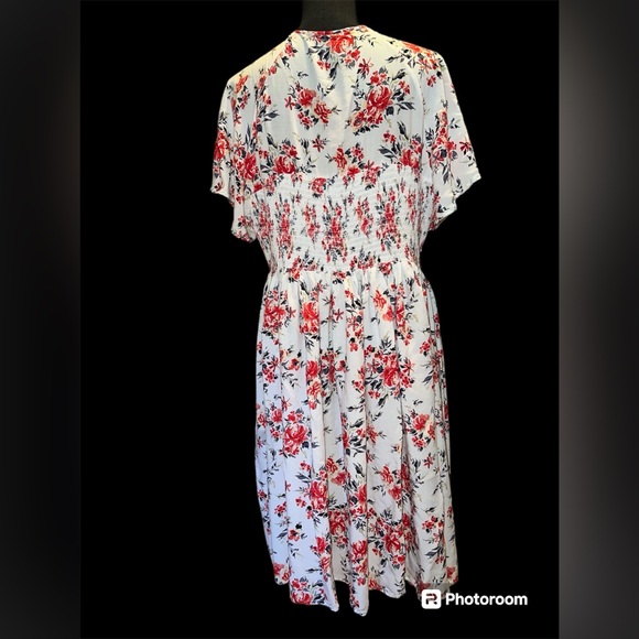 Torrid Womens Dress Size 3 White Floral V-Neck Elastic Waist Lined Short Sleeve - Picture 2 of 5